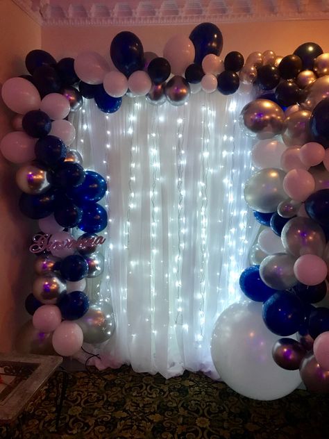 18th Photo Wall, Balloon Arch And Backdrop, Photowall Ideas Party, Balloon Arch Photo Booth, Balloon Photo Wall, Organic Balloon Arch, Prom Balloons, Black Silver Wedding, Balloon Photo