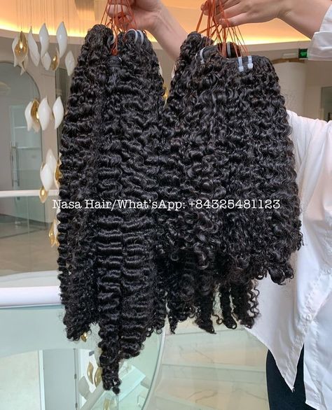 💦 BURMESE CURLY BUNDLE - NATURAL COLOR 💦 🎯No synthetic fillers 🎯Versatility in Styling 🎯100% single donor hair 🎯Friendly with hot tool 🎯Perfect for casual or formal 🎯Maintain texture in 5-7 year ✨Contact us right now for further information!✨ ——————————————————— ☎️WhatsApp: (+84) 325481123 #virginhairextensions #rawhairvietnam #burmesecurlyhair #burmahair #burmesecurly #burmesehairsupplier #rawburmese hair #transparentlaceclosure #rawhairsupply #curlybundles #naturalhair #naturalhair #natura... Burmese Curly Hair Sew In, Hair Crochet Styles, Raw Bundles, Burmese Curly Hair, Rich Off Hair, Curly Wig Hairstyles, Braiding Business, Hair Extensions Business, Curly Hair Sew In