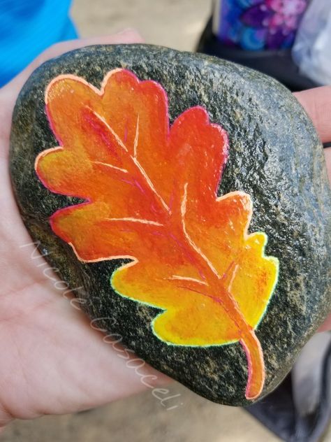 Leaf, fall leaves, autumn painted rock #paintedrocks #kindnessrocks Fall Rocks, Fall Illustration, Fall Rock, Tree Paintings, Story Stones, Happy Stones, Autumn Illustration, Leaves Autumn, Painted Rocks Diy