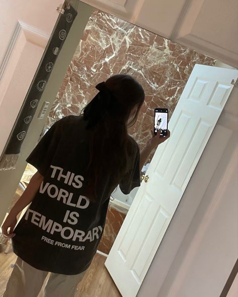 fashion, graphic tee, free from fear, street style, oversized tee, mirror selfie, instagram photo dump, style, baggy clothes, ootd, fit, aesthetic Style Baggy Clothes, Mirror Selfie Instagram, Street Style Oversized, Instagram Photo Dump, Fit Aesthetic, Baggy Tee, Fear Street, Baggy Clothes, Fashion Graphic