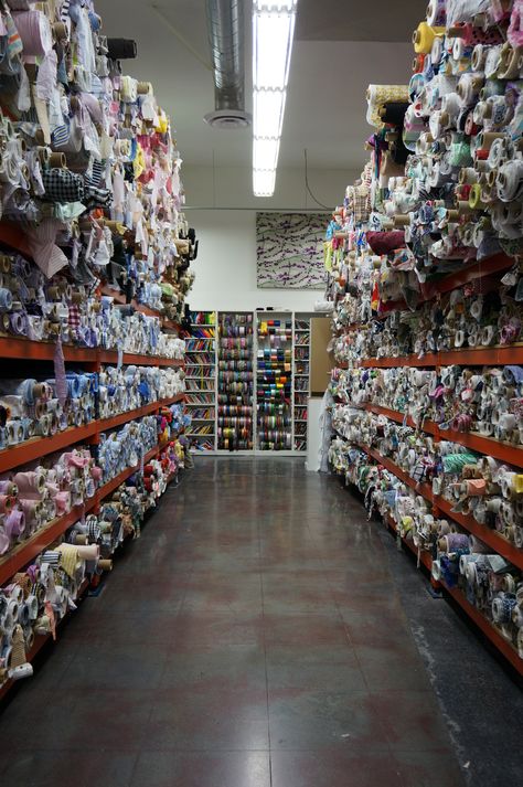 Make sure to walk the #cotton mile at our #LA store!!!! Warehouse Office Design, Sewing Atelier, Fashion Store Design, Designers Home, Fabric Factory, Dream Craft Room, Interior Design School, Craft Room Design, Mood Fabrics