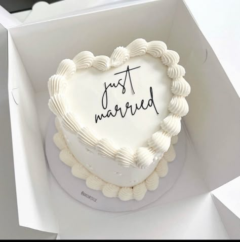 Godly Wedding, Married Cake, Heart Cake Design, Cake Favors, Small Wedding Cakes, Elegant Birthday Cakes, Wedding Cake Photos, Simple Wedding Cake, Future Wedding Plans