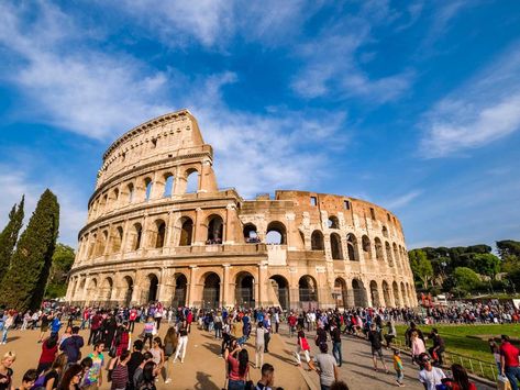 10 Most Popular Attractions of 2019, According to TripAdvisor Italy Tourist, London Tourist, Best Countries To Visit, Honeymoon Pictures, London Attractions, Travel Trends, Museums In Paris, Places In Europe, Tourist Spots