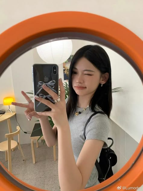 Selfie Ideas Asian, Pretty Selfies Poses, Fit Pics Aesthetic, Mirror Selfie Korean, Candid Selfie Poses, Mirror Poses Ideas, Pretty Mirror Selfie, Poses Mirror Selfie, Korean Selfie