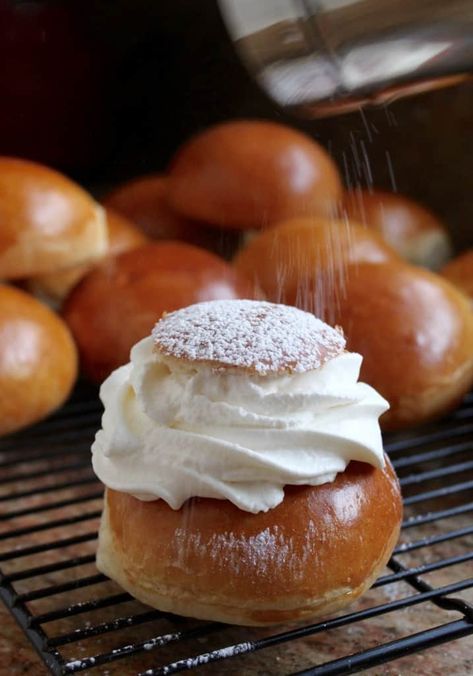 Semlor: Traditional Swedish Fat Tuesday Buns (Semla) Swedish Pastries, Semla Recipe, Swedish Pastry, Swedish Desserts, Swedish Foods, Swedish Treats, Swedish Cuisine, Nordic Food, Cream Bun