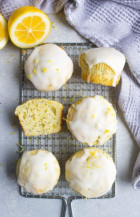 Lemon And Poppyseed Muffins, Poppy Lemon Muffins, Lemon And Poppy Seed Cupcakes, Lemon And Poppy Seed Muffins, Lemon Poppyseed Recipes, Summer Muffins, Lemon Poppyseed Cupcakes, Lemon Poppy Muffins, Poppy Seed Cupcakes