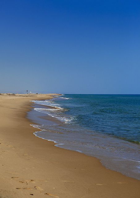 Berbera beach - Somaliland. It is tragic that this beautiful country has experienced so much strife. Somalia Aesthetic, Somali Culture, Eric Lafforgue, Landscape Inspiration, Ig Highlights, Travel Africa, Travel Wishlist, Oceans Of The World, Islamic World