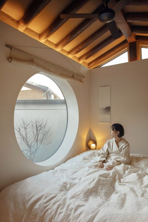 Small House Garden, Japanese Home Design, Round Window, Farmhouse Remodel, Japanese Home, Japanese Interior, Japanese House, Dream Home Design, 인테리어 디자인