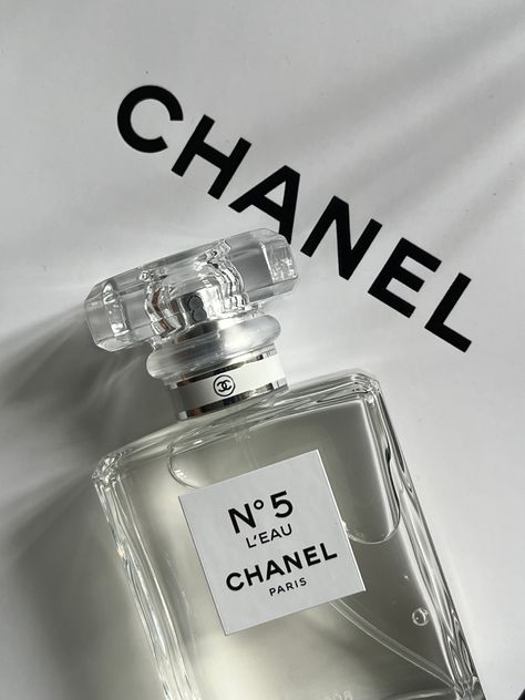 #chanel #chanelno5 #aesthetic Chanel No 5 Perfume Aesthetic, Chanel No 5 Aesthetic, Chanel Core, Coco Chanel Aesthetic, Chanel N 5, Chanel Poster, Jo Malone Perfume, Chanel No5, Perfume Chanel