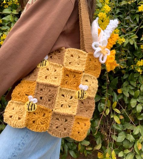 handmade by @crochet.by.jas on Insta! Outfit Knit, Tote Crochet, Tights Fashion, Cardigan Outfit, Mode Crochet, Pola Amigurumi, Crochet Bee, Crochet Business, Crochet Design Pattern