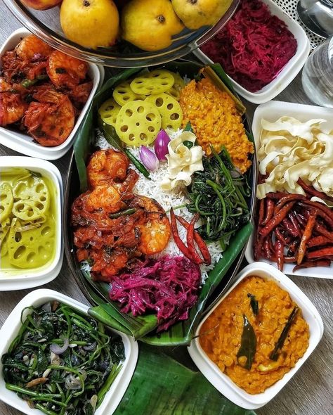 Curry Prawns, Beetroot Curry, Srilankan Food, Dhal Curry, Rice Menu, Rice Curry, Water Spinach, Sri Lankan Recipes, Lotus Root