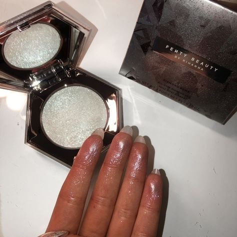 Fenty Diamond Highlighter, Fenty Diamond, Fenty Highlighter, Fenty Beauty Highlighter, Rihanna Aesthetic, Diamond Veil, Aesthetic Cosmetics, Wishlist Christmas, Sparkly Makeup