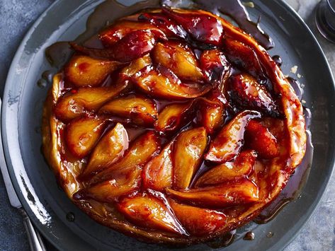 A selection of our best pear dessert recipes including pear cake, pear and raspberry bread, pies, tarts and slices that are easy and taste amazing. Pear Tarte, Pear Tarte Tatin, Pear Dessert Recipes, Raspberry Bread, Tarte Tatin Recipe, Crostata Recipe, Apple Tarte, Pear And Almond Cake, Pear Crumble