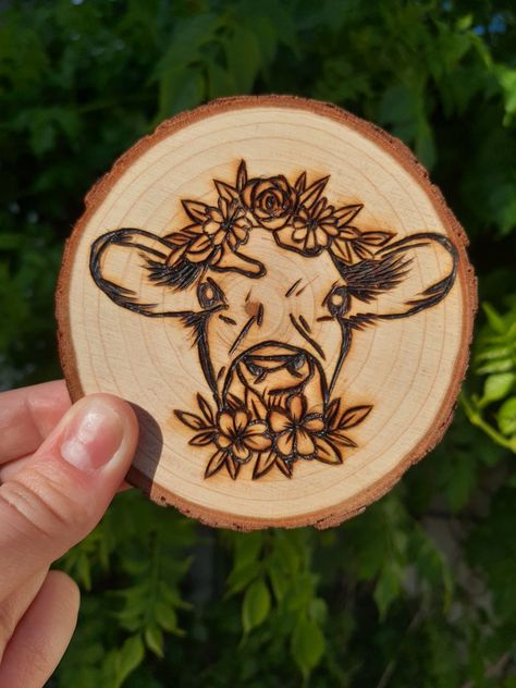 Simple Small Wood Projects, Wood Burning Birthday Gift Ideas, Wood Burning Simple Designs, Designs For Wood Burning, Easy Wood Engraving Ideas, Wood Burning Flower Designs, Burn Art Woodburning, Western Woodburning Ideas, Wood Burning Fishing Ideas