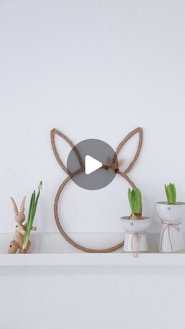 Scandihome //DIY//Interior// on Instagram: "Aktuell gibt's bei @tedi.deutschland [Werbung/selbstgekauft] wieder diese Hasen 🐇 aus Metall. Letztes Jahr habe ich mir diesen Hasen mit Juteband und etwas Makramee-Magie verschönert. Ich dachte, vielleicht ist das für den ein oder anderen auch eine Inspiration. Eine kleine Fleißarbeit ist es aber schon 😊. Natürlich kann man mit dieser Technik auch andere Formen verschönern. Hand hoch, wer hat auch diesen Hasen gekauft? ☝️ #diyostern #Makramee #hasenliebe #natürlichedeko #selbstgemacht #osterdiy #kreativsein #einfachediys Musik: @eesmusic thank you" Diy Interior, Easter Ideas, Easter, Thank You, On Instagram, Instagram