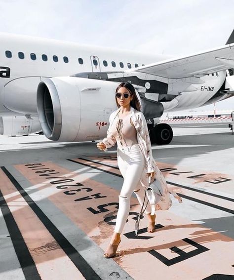 wealthy woman lifestyle Wealthy Lifestyle Luxury, Rich Women Lifestyle, Women Ceo, Bussines Women Lifestyle, Wealthy Lifestyle, Luxury Lifestyle Fashion, Wealthy Women, Luxury Lifestyle Women, Rich Girl Lifestyle