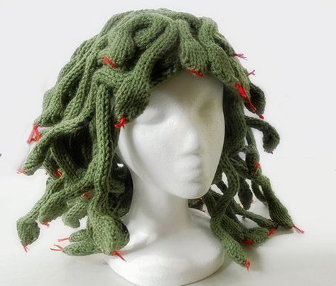 Medusa hat/wig  From rrrphotog's photostream:-    There are 70 snakes on this wig for my Haloween Costume this year, and  maybe for the rest of my life, after all that work sewing them on to a  crocheted  mesh foundation.  ;-)  Knit on Brother 260. Medusa Wig, Medusa Headpiece, Yarn Wig, Crochet Costumes, Crochet Wig, Diy Kostüm, Halloween Crochet, Cool Halloween Costumes, Knitted Hat