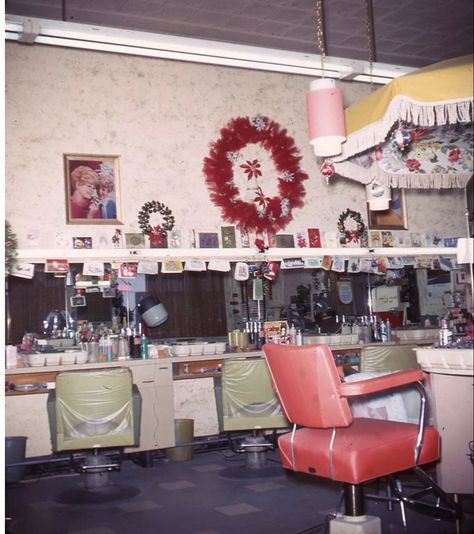 90s Salon Aesthetic, 90s Hair Salon Aesthetic, 1950s Beauty, Vintage Beauty Salon, 80s House, 1950s Hairstyles, Steel Magnolias, Beauty Parlour, Blue Aesthetic Pastel