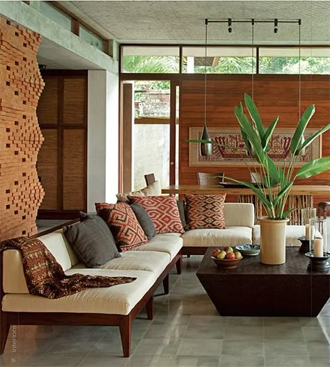 India pied-à-terre | Well-Traveled Homes | http://indiapiedaterre.com Balinese Interior, Bali Decor, Balinese Decor, African Interior, Indian Interiors, Interior Modern, Indian Home, Indian Home Decor, A Living Room