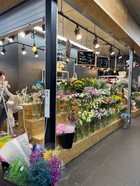 Korean Florist, Flower Shop Aesthetic Korea, Korea Flower, Nyc Flower Shop, Flowershop Aesthetic Exterior, Flower Market Tokyo, Flower Stall, The Other Side, Flower Shop