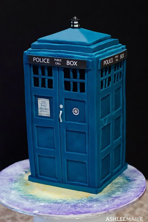 Tardis Cake Tutorial | Ashlee Marie - real fun with real food Dr Who Cake, Doctor Who Cakes, Tardis Cake, Doctor Who Birthday, Cake Templates, The Tardis, Cake Fondant, Creative Birthday Cakes, Cake Decorating Tutorials