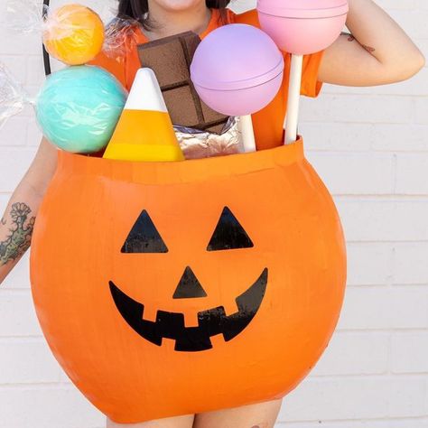 Michaels Stores on Instagram: "We’re obsessed with this DIY candy bucket costume 🎃🍬 @aww.sam #makeitwithmichaels #michaelsstores #halloween #halloweencostume #halloweendiy" Diy Halloween Buckets, Fall Festival Activities, Candy Buckets, Eve Costume, Pumpkin Bucket, Candy Bucket, Giant Candy, Halloween Buckets, Diy Halloween Costume