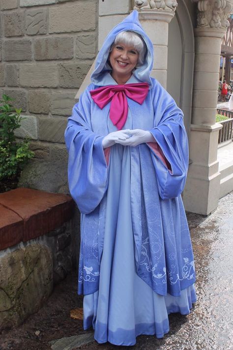 Fairy Godmother updated look October 2017 at Magic Kingdom from Unofficial Disney Character Hunting Guide Facebook page Cinderella Fairy Godmother Costume, Godmother Outfit, Godmother Costume, Fairy Godmother Costume, Godmother Dress, Cinderella Fairy Godmother, Cinderella Cosplay, Baby Kostüm, Clever Halloween Costumes