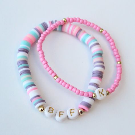 Bff Heishi Bracelet, Heishi Friendship Bracelets, Clay Bead Bracelet Ideas For Bff, Best Friend Bracelets Clay Beads, Bff Clay Bead Bracelet Ideas, Bff Bead Bracelets, Bff Clay Bead Bracelets, Bff Bracelets Diy, Word Bracelet Beads Ideas