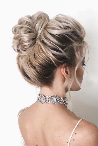 Hair Bun For Short Hair: Updo And Half-Up Ideas You Should Try Right Now ★ Buety Tips, Hair Bun For Short Hair, Bun For Short Hair, Sanggul Modern, Cute Prom Hairstyles, Short Hair Bun, Mother Of The Bride Hair, Easy Bun Hairstyles, Easy Hairstyles For Medium Hair