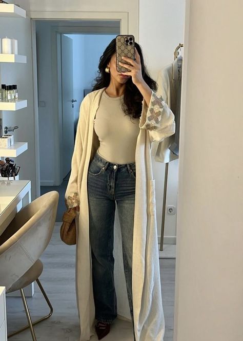 Arab Aesthetic Clothes, Daily Classy Outfit, Khaleeji Abaya Aesthetic, Abaya With Jeans Outfit, Modern Modesty Outfits, Abaya Outfit Casual, Abaya Jeans Outfit, Abaya Inspo Aesthetic, Muslim Work Outfit