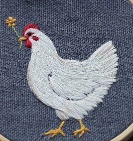 Chicken Embroidery Patterns, Embroidery Designs Simple, Chicken Embroidery, Flowers Hand Embroidery, Farm Embroidery, Fun Embroidery, Animal Embroidery Designs, Diy Embroidery Patterns, Hand Embroidery Projects