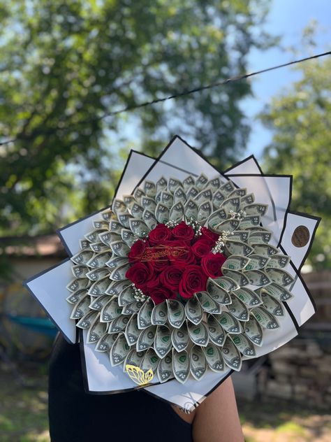 Money Bouquet With Roses, Graduation Money Bouquet, Money Rose Bouquet, Butterfly Wedding Theme, Pink Mums, Roses Bouquet Gift, Money Rose, Wedding Gift Money, Diy Bouquet Wrap