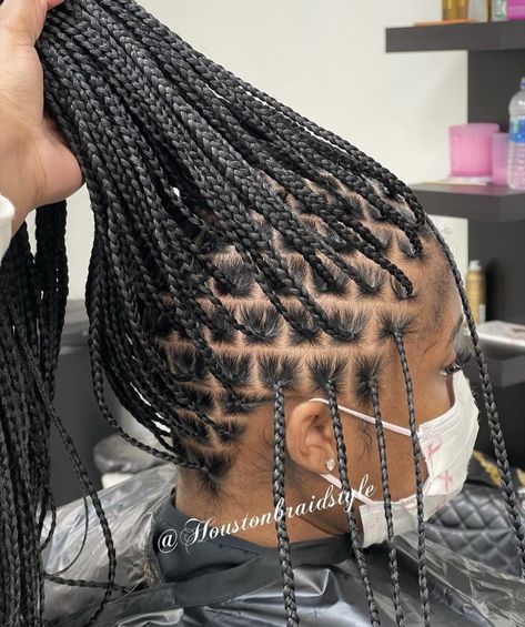 Small Knot Less Braids With Color, Singles Braids For Black Women, Single Braids For Black Women, Single Braids Hairstyles, Twist Extensions, Corn Rows, Yarn Braids, Big Box Braids Hairstyles, Feed In Braids Hairstyles