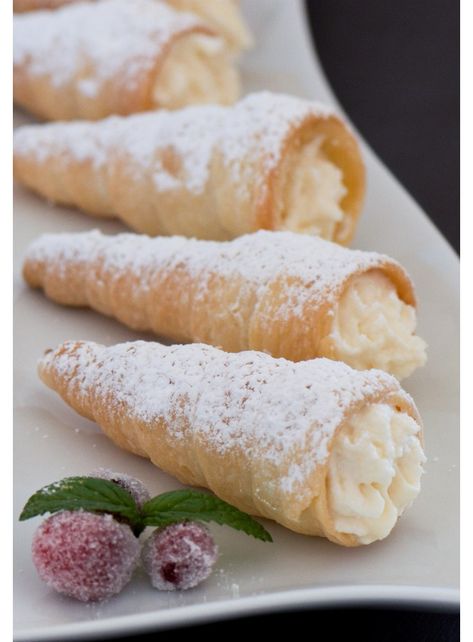 Cream horns - #trubochki #creamhorns #dessert Russian Desserts, Cream Horns, Polish Recipes, Russian Recipes, Eclairs, Cannoli, Finger Food, High Tea, Just Desserts