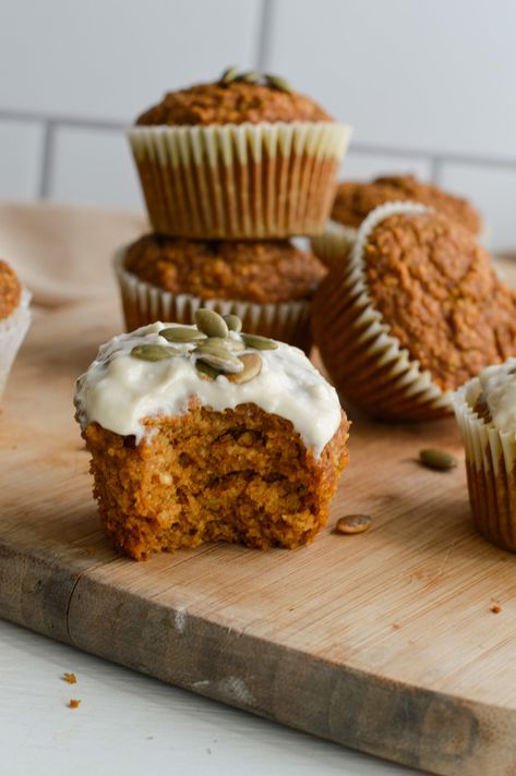 Oat Flour Pumpkin Muffins, Pumpkin Protein Balls, Pumpkin Oat Muffins, Oat Flour Muffins, Flourless Muffins, Pumpkin Oatmeal Muffins, Healthy Gingerbread, Honey Muffins, Oat Flour Recipes