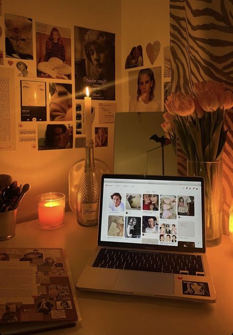 Vibey Rooms, Vibey Room, Uni Room, Room Desk, Downtown Girl, Dream Room Inspiration, Room Makeover Inspiration, Wall Candles, Cozy Room