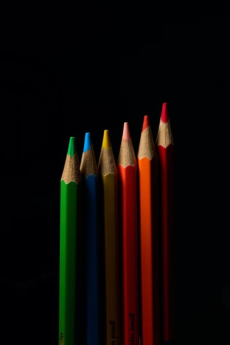 red green and blue color pencils photo – Free Pencils Image on Unsplash Christmas Images Hd, Low Key Lighting, Pencil Photo, Pencil Painting, Orange Colour, Color Pencils, Holiday Wallpaper, Grey Wallpaper, Still Water