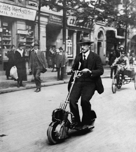 Motor Scooters, Mobility Scooter, E Scooter, Sepeda Motor, Retro Futurism, Vintage Pictures, Vintage Photographs, Electric Scooter, Vintage Photography