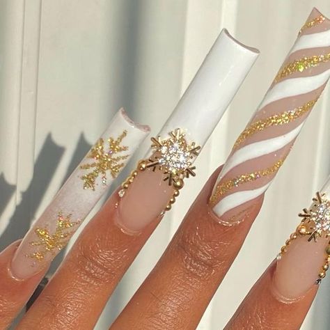 @adoreaxo on Instagram: "I did some white glam Christmas nails! ✨ Use my @daily_charme unlimited code: ‘ADOREA’ to save! Here’s what I used: • Daily Charme No Wipe Top Coat • Charme Gel 002 Perfect White • Daily Charme Twinkle Rhinestones • Large Snowflake Zircon Charm @miasecret code: ‘ADOREAXO’ Shop links in bio! Daily Charme products can be found on their website using the search feature (site link in my bio!), unlimited discount code ‘ADOREA’ ✨ ** if there’s a greater discount code active you can always use my referral link in my bio along with the higher code to support :) 🙏🏾🤍 #squarenails #nailideas #acrylicnails #christmasnails23 #nailart #nailinspo #Novembernails #winternails #holidaynails #dailycharmer #dailycharme #snowflakenails #peppermintnails #candycanenails #christmasn Glam Christmas Nails, Nails Color Ideas, Gel Toe Nails, December Nails, Glam Christmas, Diy Acrylic Nails, Colored Acrylic Nails, Glow Nails, French Acrylic Nails