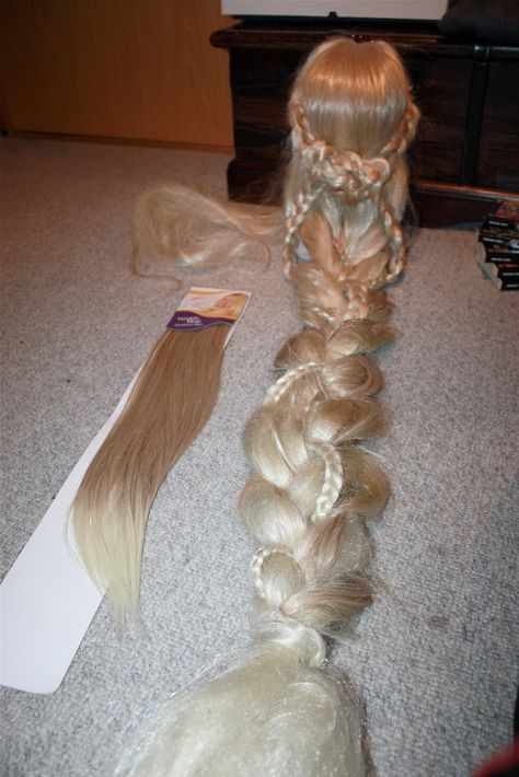 Rapunzel Wig Progress Rapunzel Aesthetic, Rapunzel Wig, Rapunzel Cosplay, Rapunzel Birthday Party, Rapunzel Costume, Wig Care, Rapunzel Party, Cool Halloween Makeup, Tangled Rapunzel