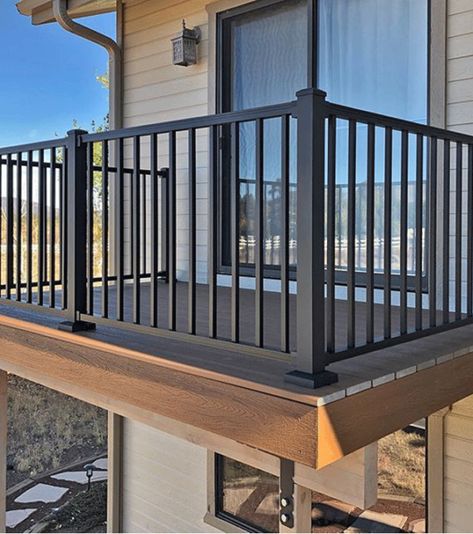 Balcony Metal Railing Design, Deck Railing Design Metal, Railings For Balcony Outdoor, Balcony Rails Ideas, Balcony Rail Ideas, Iron Balcony Railing Outdoor, Deck Railing Design Ideas, Balcony Fence Ideas Railings, Balcony Railings Ideas