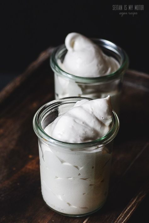 vegan marshmallow fluff |www.seitanismymotor.com Vegan Marshmallow Fluff, Vegan Meringue Recipe, Cookie Filling, Aquafaba Recipes, Marshmallow Fluff Recipes, Homemade Marshmallow Fluff, Vegan Meringue, Vegan Marshmallows, Meringue Recipe