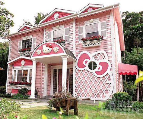 Creo que encontré la casa de Kitty Tatuaje Hello Kitty, Crazy Houses, Images Hello Kitty, Hello Kitty House, Dream Hotels, Hello Kitty Themes, Unusual Homes, Pink House, Pink Hello Kitty