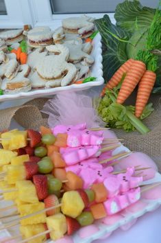 Bunny Themed Food, Bunny Party Food, Easter Themed Birthday Party, Birthday Food Ideas, Bunny Birthday Theme, Diy Halloween Dekoration, Easter Birthday Party, Birthday Bunny, Easter Party Food