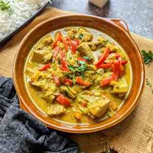 Easy Thai Jackfruit Curry Recipe - Dishing Out Plants | Vegan food recipes Asian Jackfruit Recipes, Easy Vegan Jackfruit Recipes, Jack Fruit Curry Recipe, Jackfruit Curry Vegan, Jackfruit Chili Vegan Recipes, Vegan Thai Curry, Jackfruit Curry, Turmeric Black Pepper, Thai Spices