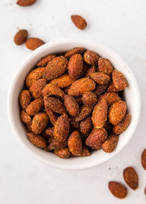 Spicy Roasted Almonds are a healthy snack that provides a tasteful spicy flavor to normally Oven Roasted Almonds Recipe, Spicy Almonds Recipe, Spicy Roasted Almonds, Spicy Almonds, Classic Green Bean Casserole, Spiced Almonds, Ground Beef Stroganoff, Greenbean Casserole Recipe, Dips And Snacks