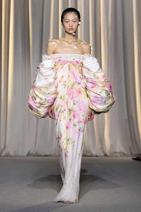 Giambattista Valli Fall 2024 Couture Collection | Vogue Giambattista Valli Couture, Giambattista Valli Haute Couture, Couture Week, Fashion Week Runway, Giambattista Valli, Couture Collection, Couture Dresses, Fancy Dresses, Couture Fashion