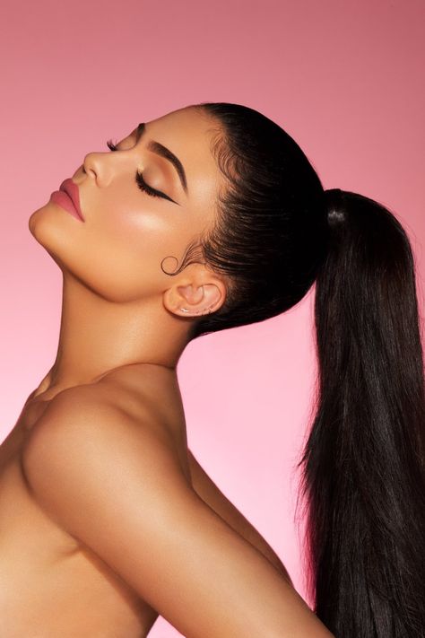 Kylie Cosmetics Photoshoot, Cosmetics Photoshoot, Kim And Kylie, Kylie Jenner Hair, Kylie Jenner Photos, Kylie Jenner Pictures, Kyle Jenner, Kylie Kristen Jenner, King Kylie