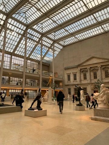 New York Ideas, Sunset In Nyc, The Met Nyc, Museum New York, Museums In Nyc, Aesthetic Nyc, Museum Aesthetic, Nyc Girl, Nyc Aesthetic