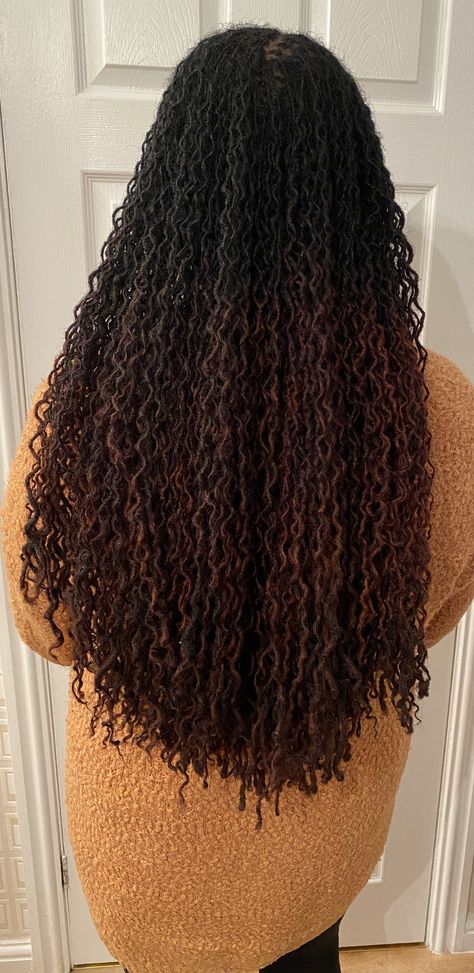 #MOLDIV Sista Locs With Extensions, Sisterlocks Styles Long Hairstyles, Sisterlocks Long, Sister Locs Hairstyles, Long Micro Locs, Long Microlocs, Long Sisterlocks, Mini Locs, Sister Locks Hairstyles